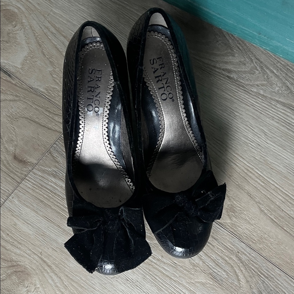 Black heels with bow 7